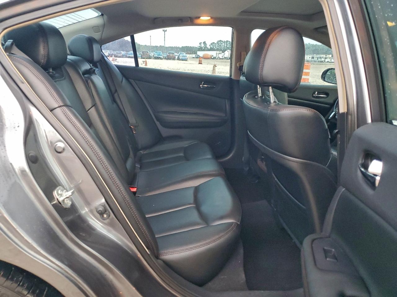 Nissan Maxima S Image 6