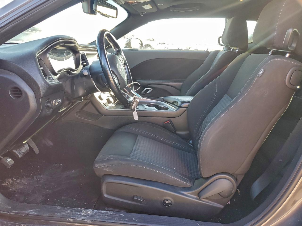 Dodge Challenger Sxt Image 12