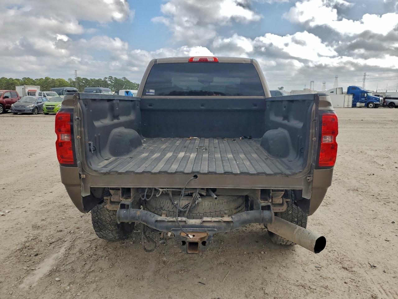 Chevrolet Silverado K2500 Heavy Duty Ltz Image 4