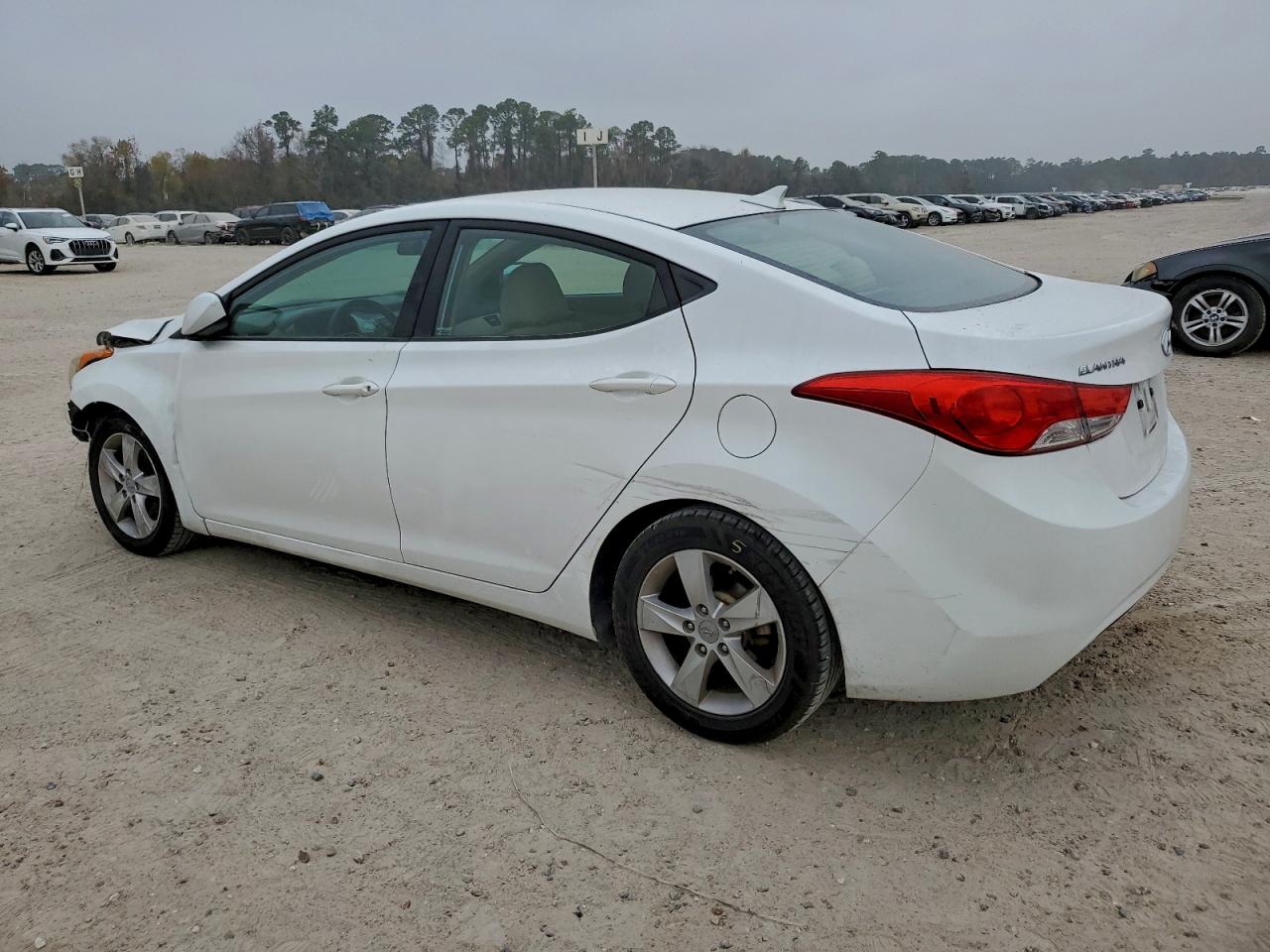 Hyundai ELANTRA Gls Image 2