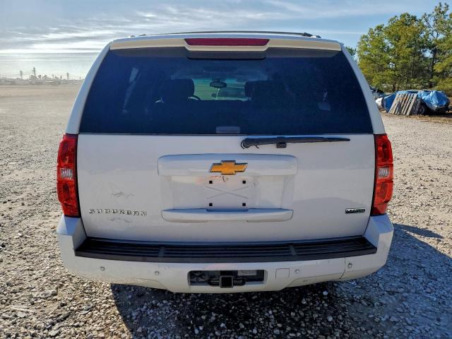 Chevrolet Suburban C1500 Lt Image 3