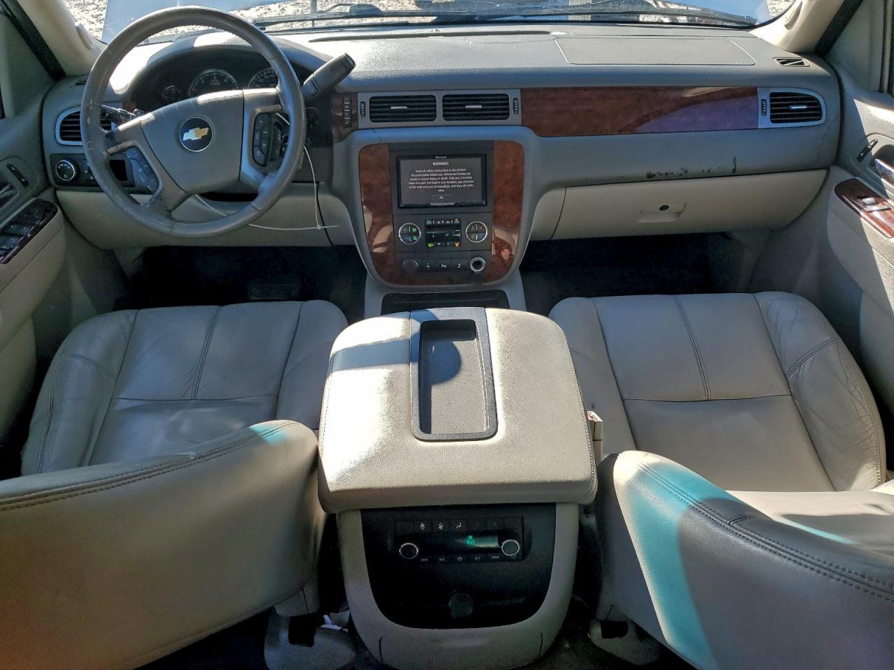 Chevrolet Suburban C1500 Lt Image 6