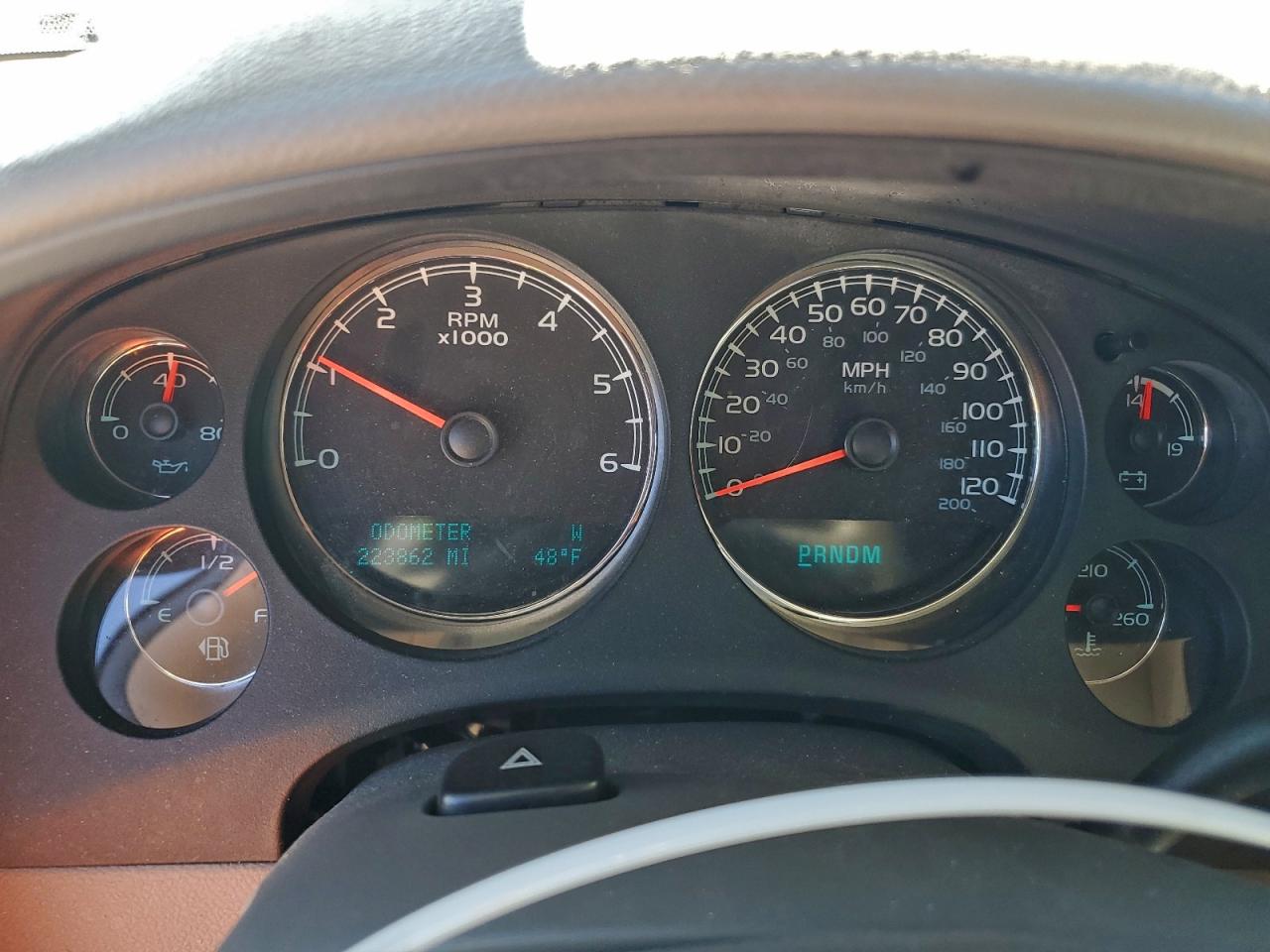 Chevrolet Suburban C1500 Lt Image 4