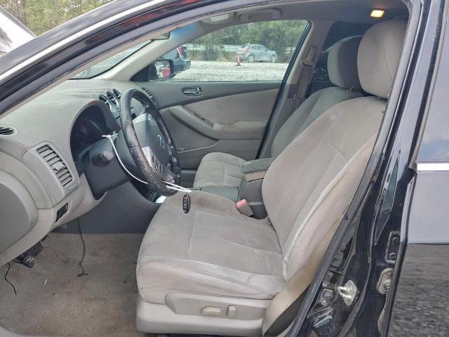 Nissan Altima Base Image 9