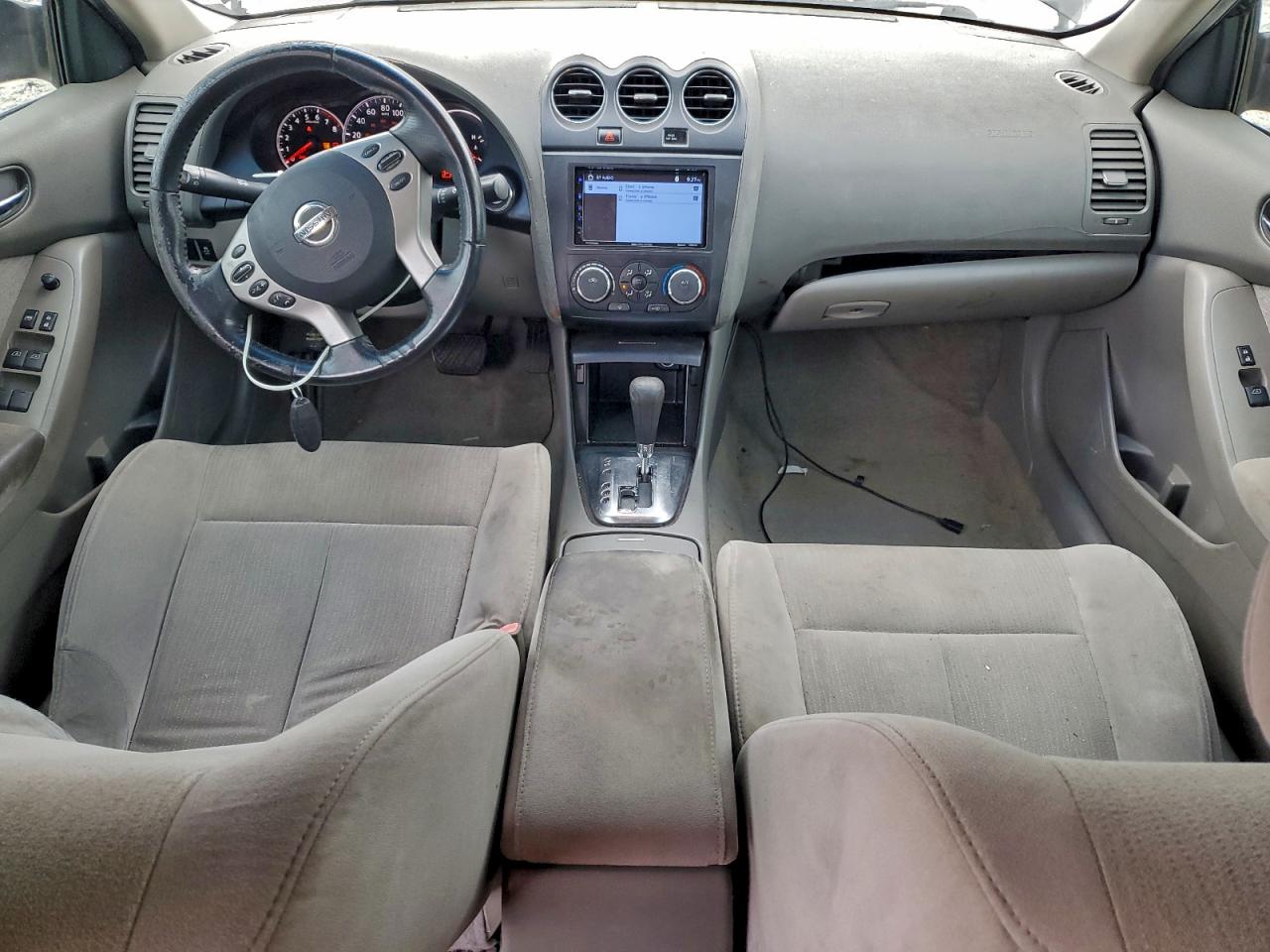 Nissan Altima Base Image 12