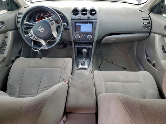 Nissan Altima Base Image 12