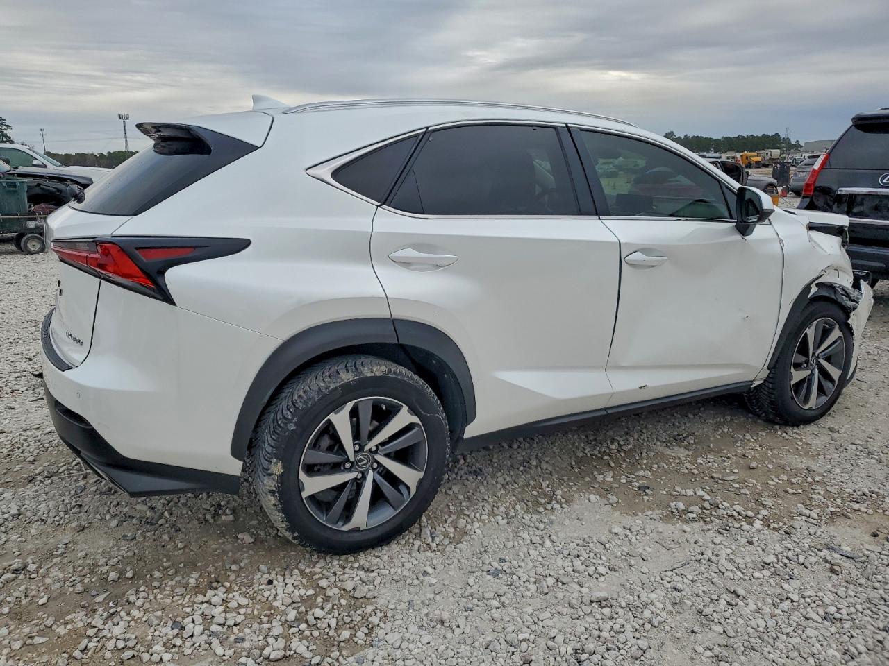 Lexus NX 300 Image 3