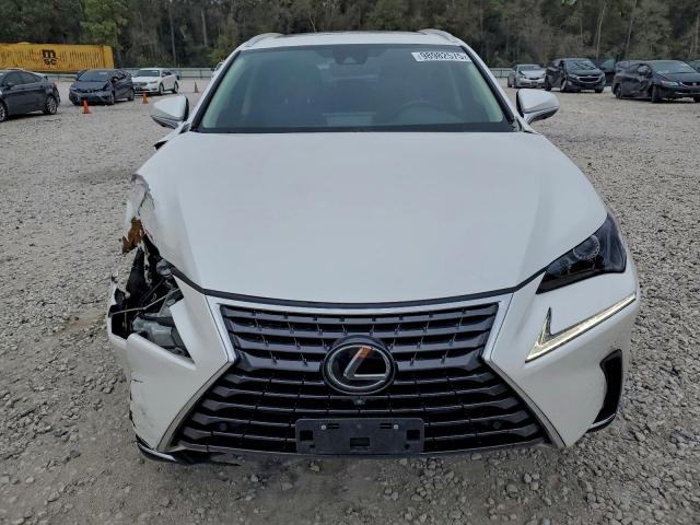 Lexus NX 300 Image 5