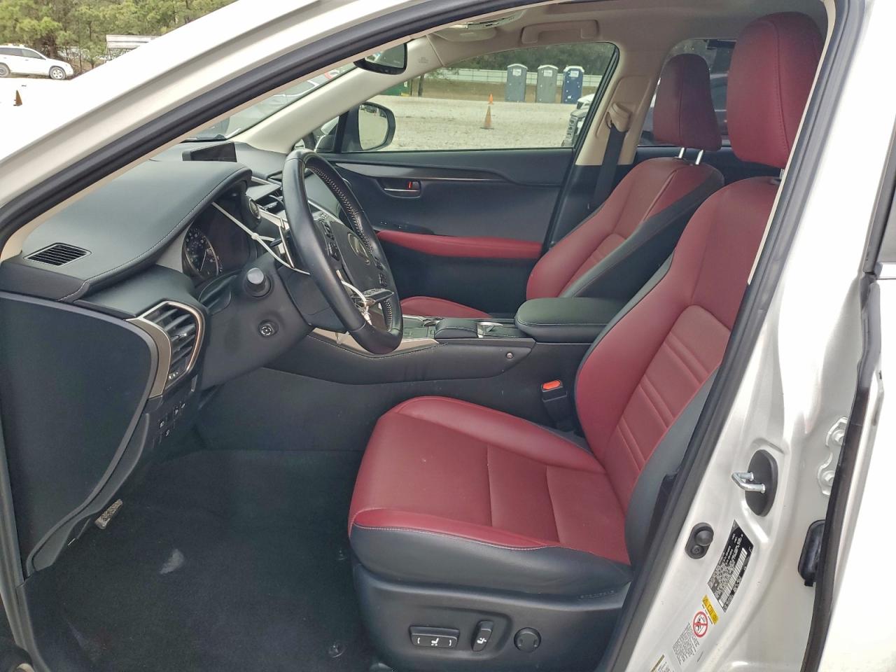 Lexus NX 300 Image 9