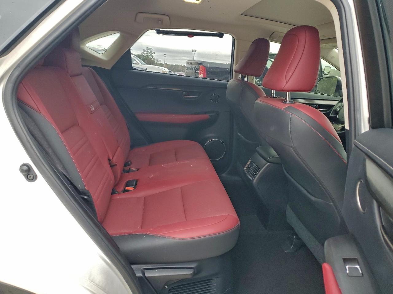 Lexus NX 300 Image 11