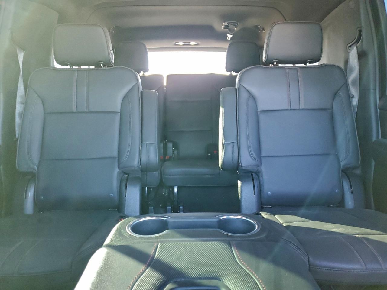 Chevrolet Suburban C1500 Rst Image 2