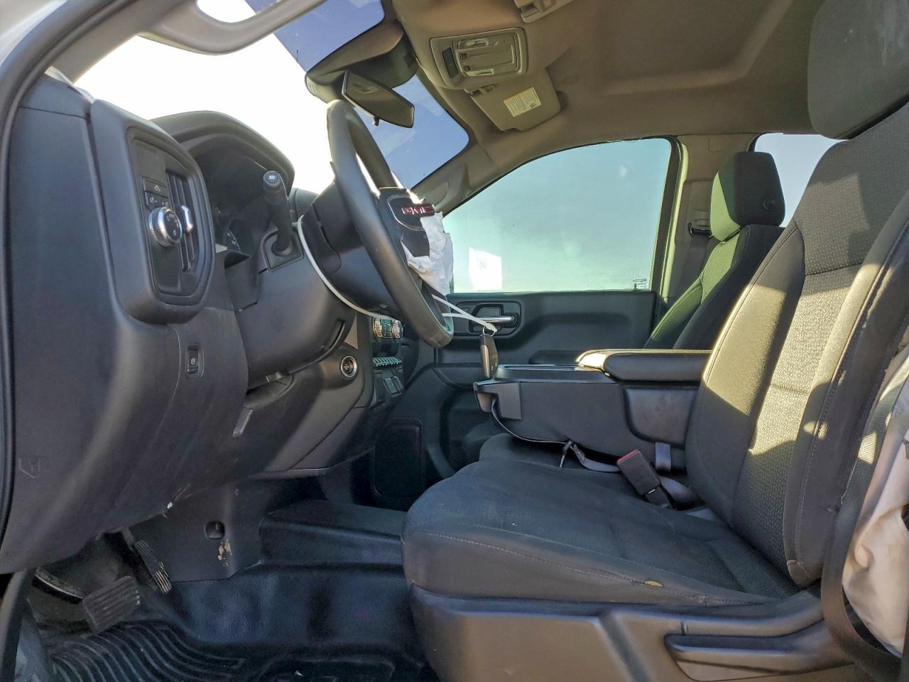 GMC Sierra C1500 Image 5