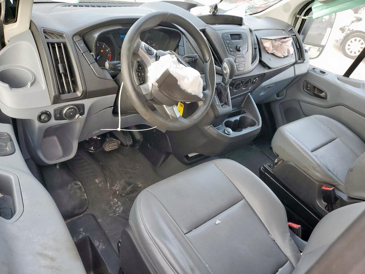 Ford Transit T-250 Image 13