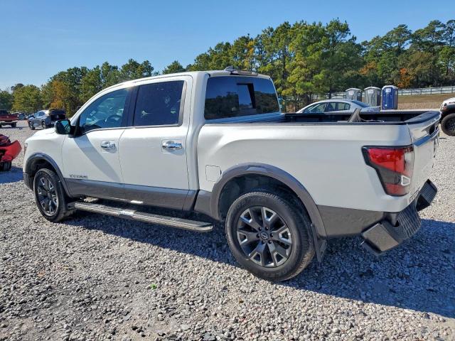 Nissan Titan Pro-4x Image 2