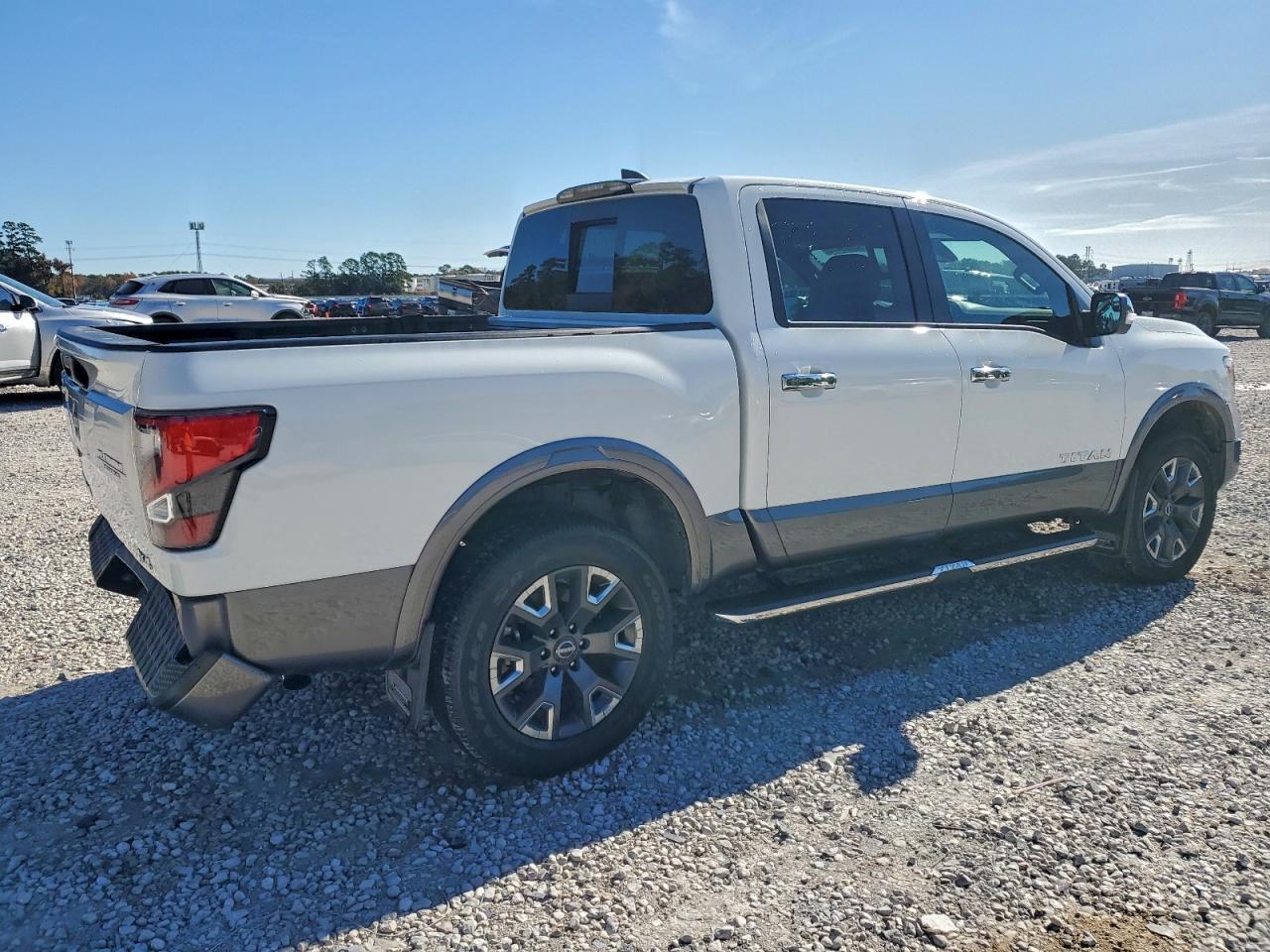 Nissan Titan Pro-4x Image 3