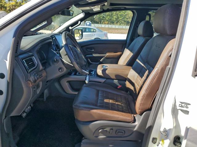 Nissan Titan Pro-4x Image 11