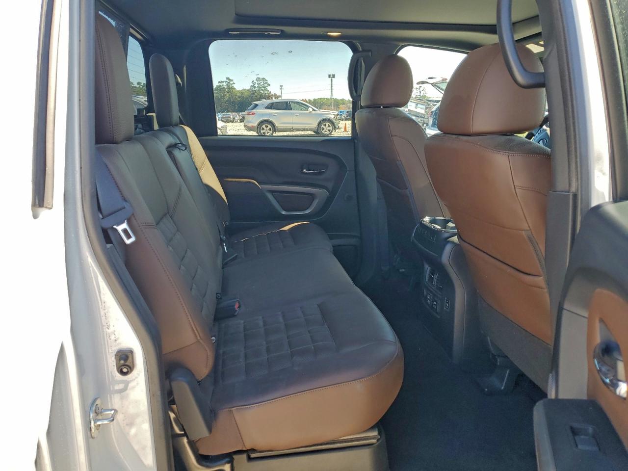 Nissan Titan Pro-4x Image 5