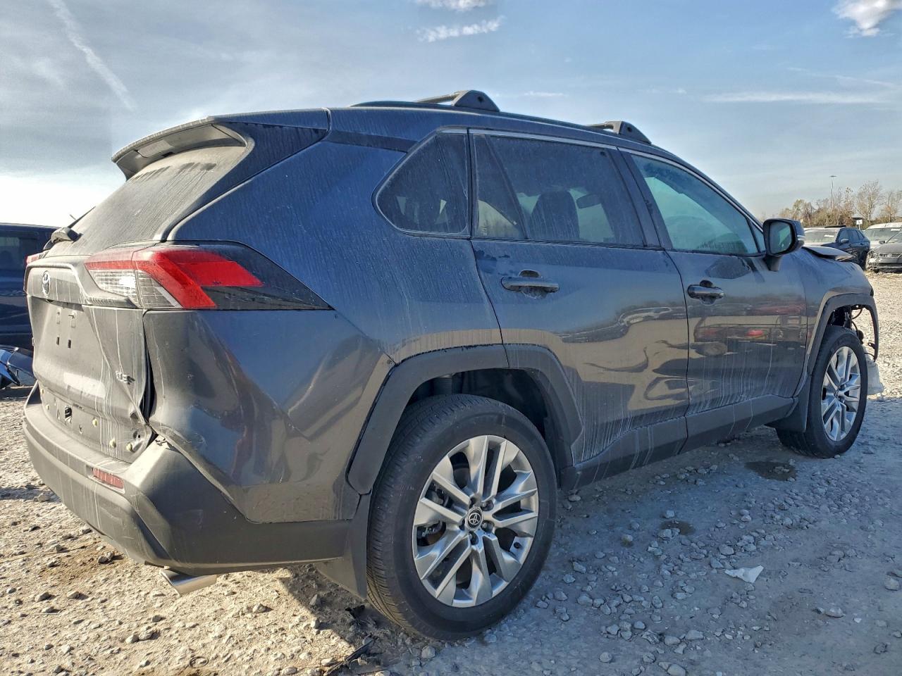 Toyota RAV4 Xle Premium Image 5