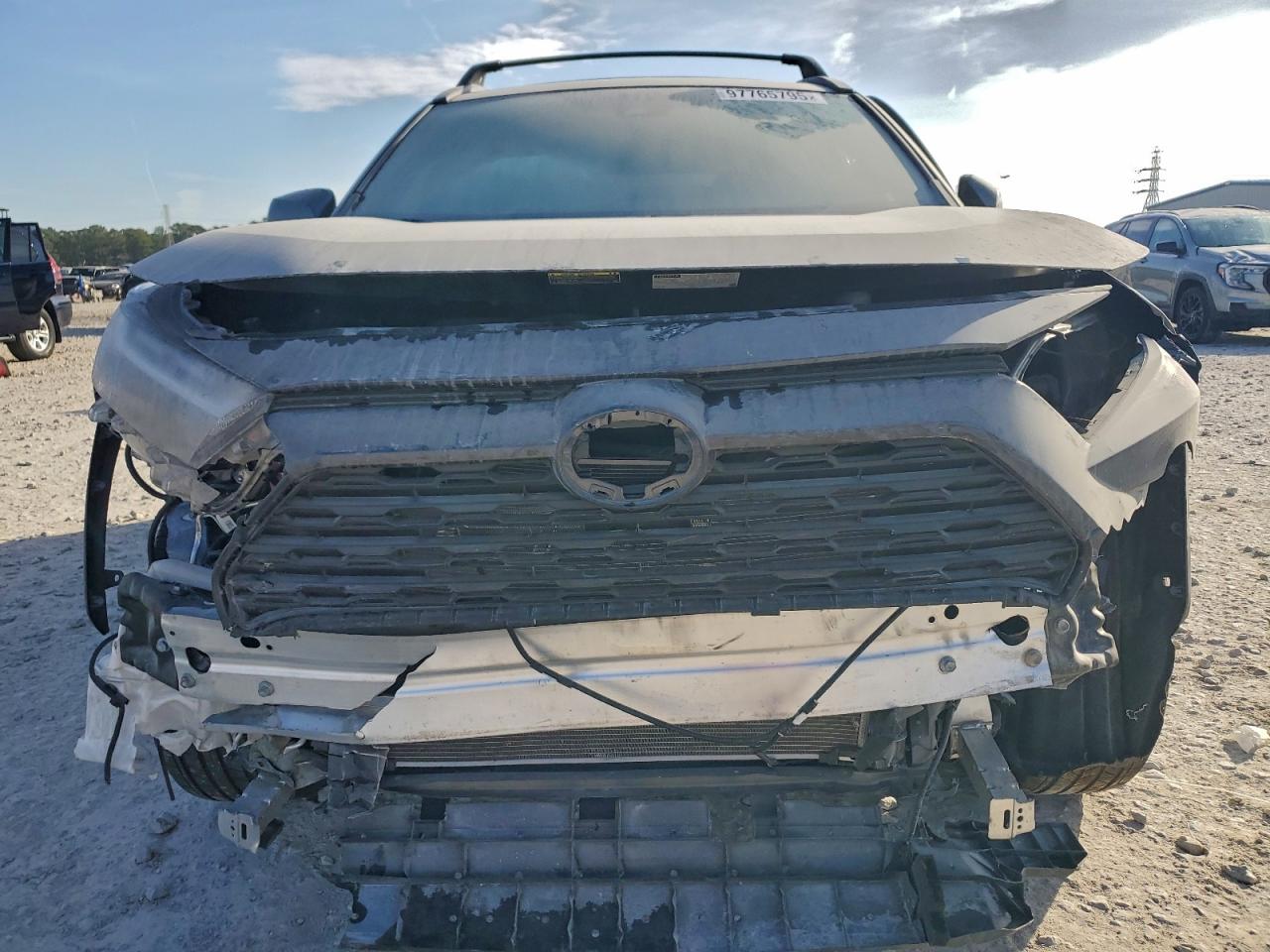 Toyota RAV4 Xle Premium Image 4