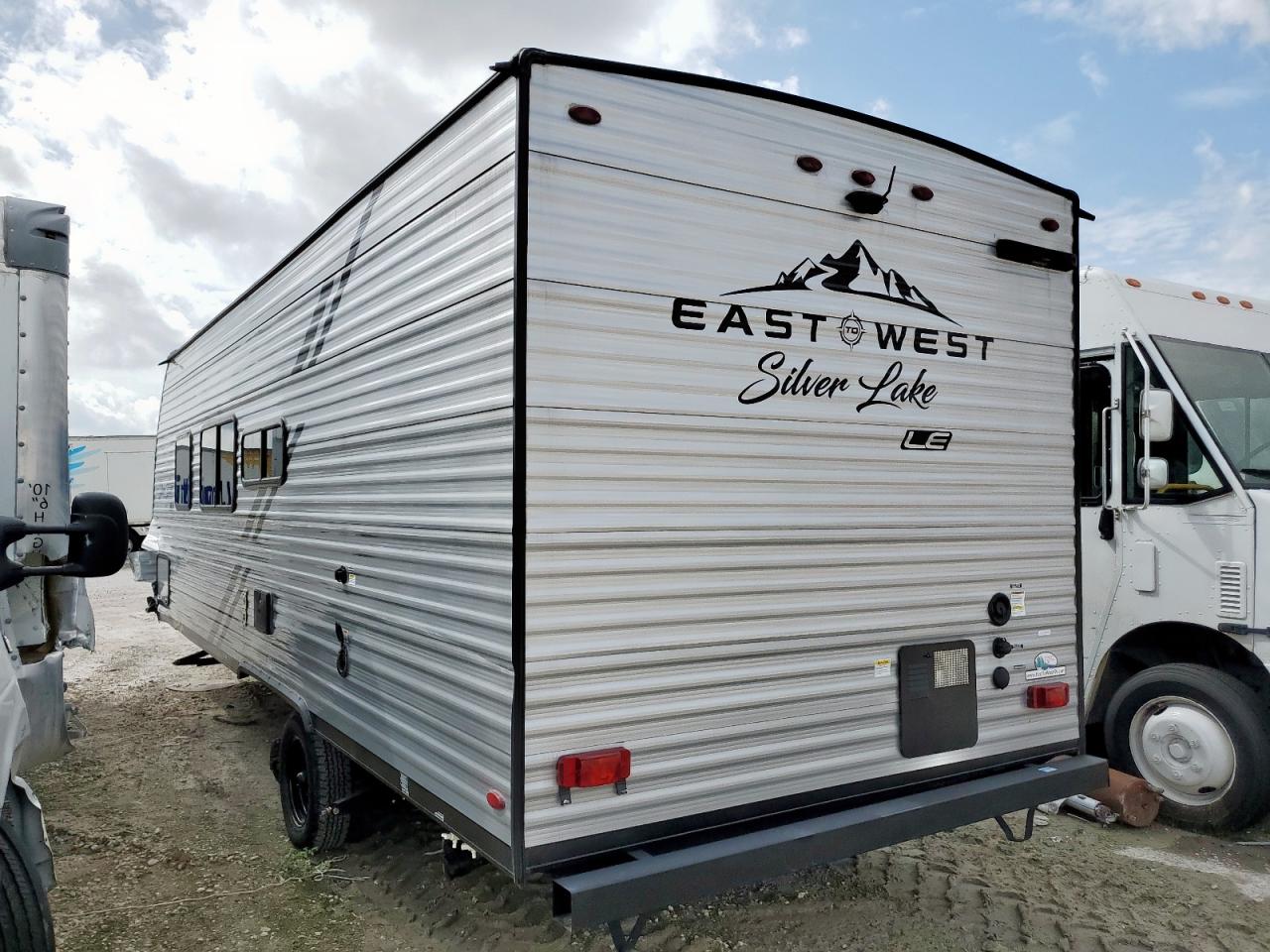 Silv Travel Tra Image 6