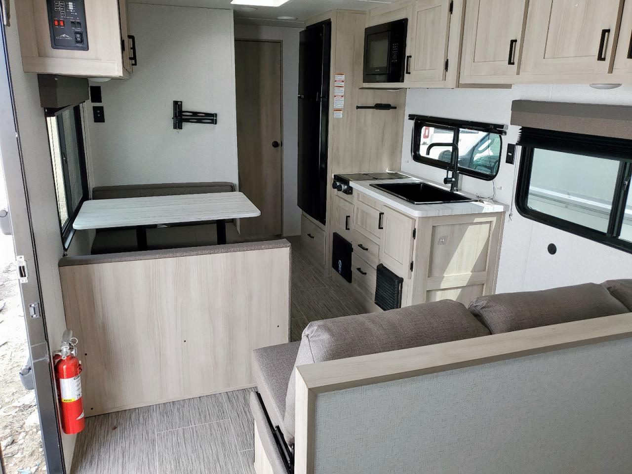 Silv Travel Tra Image 7