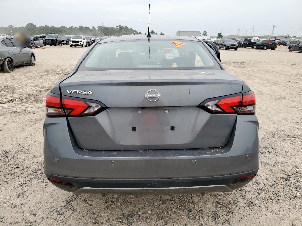 Nissan Versa Image 10