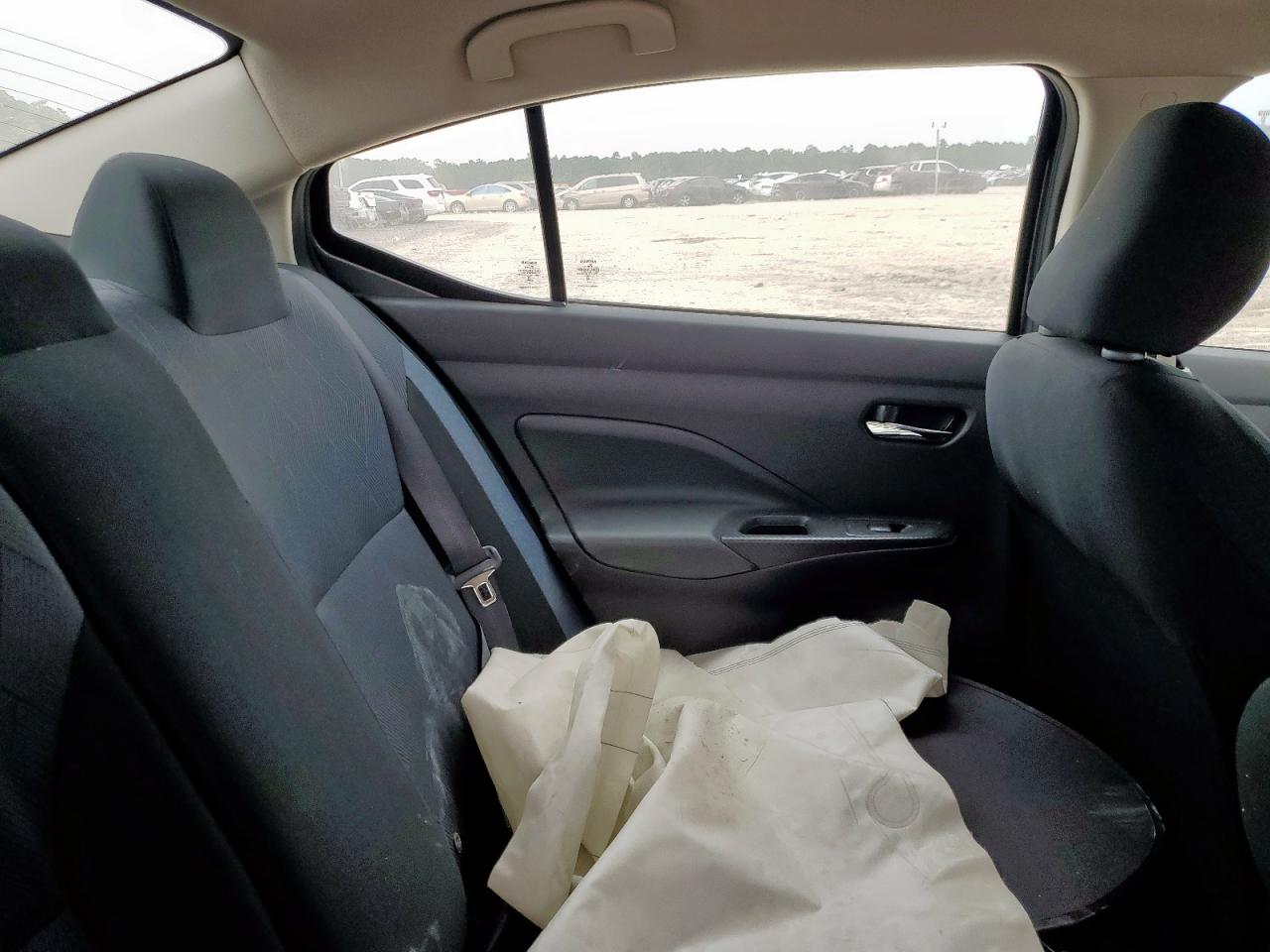 Nissan Versa Image 6