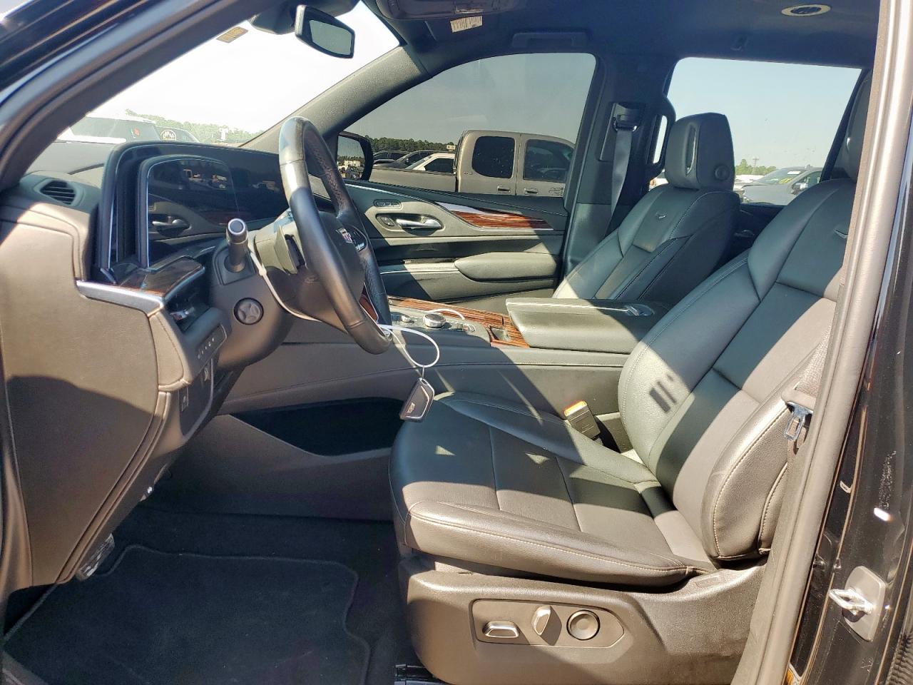 Cadillac Escalade Luxury Image 6