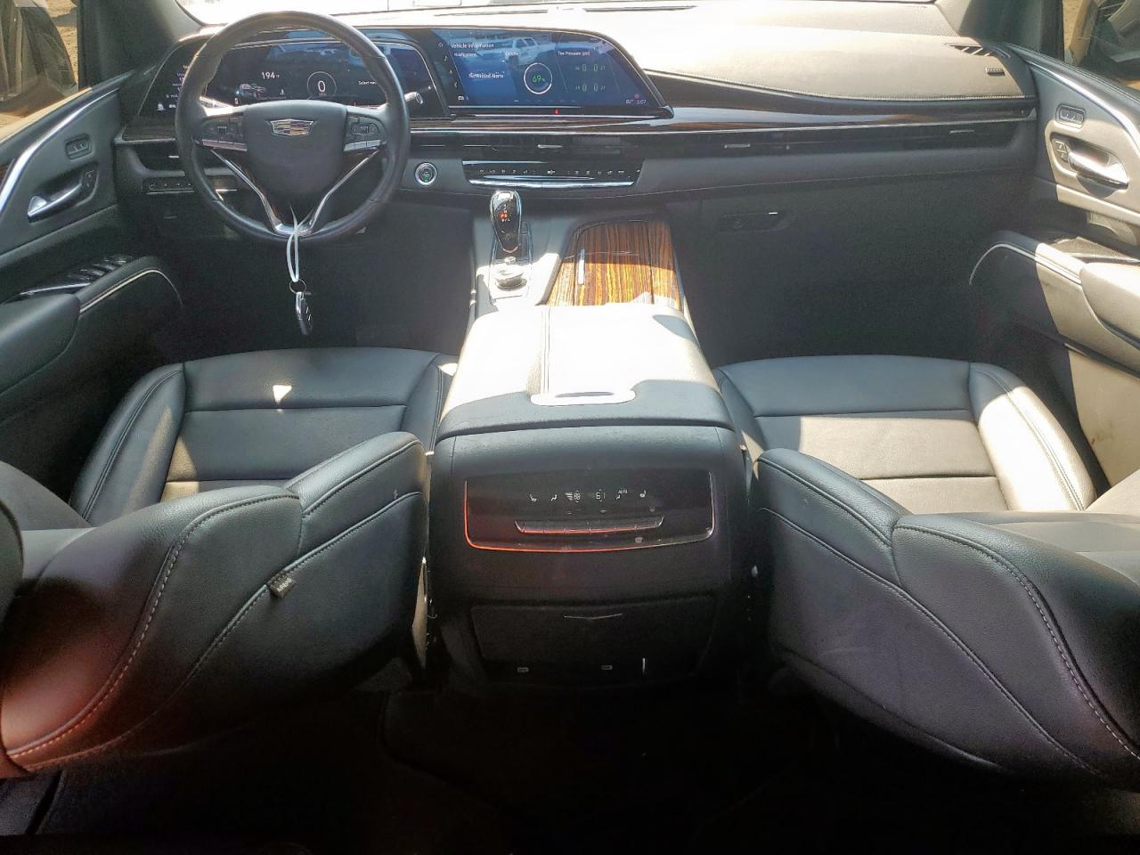 Cadillac Escalade Luxury Image 10