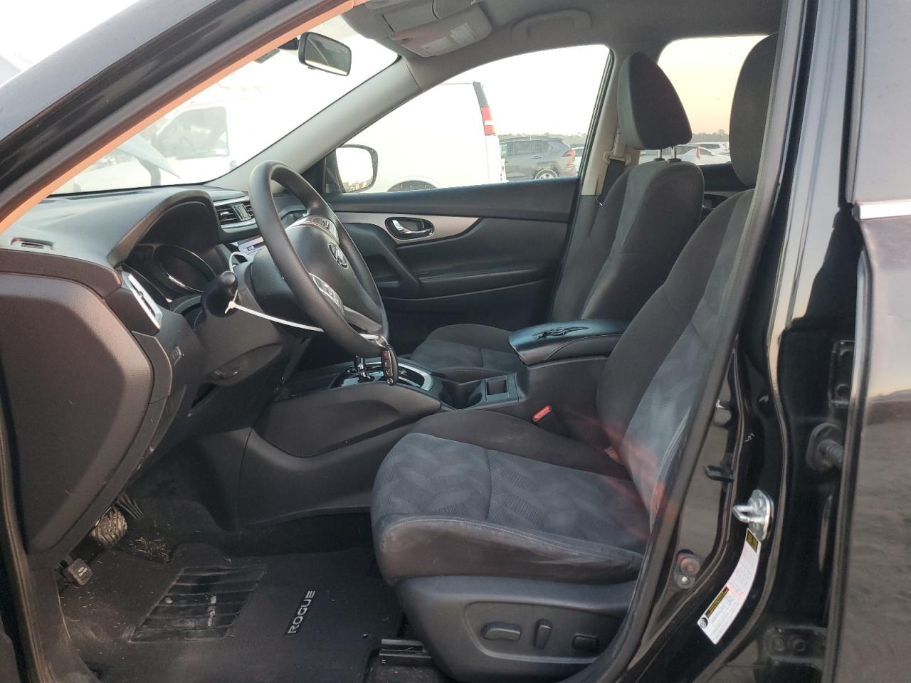 Nissan Rogue S Image 5