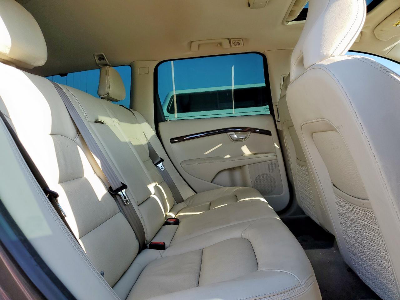 Volvo XC70 3.2 Image 11