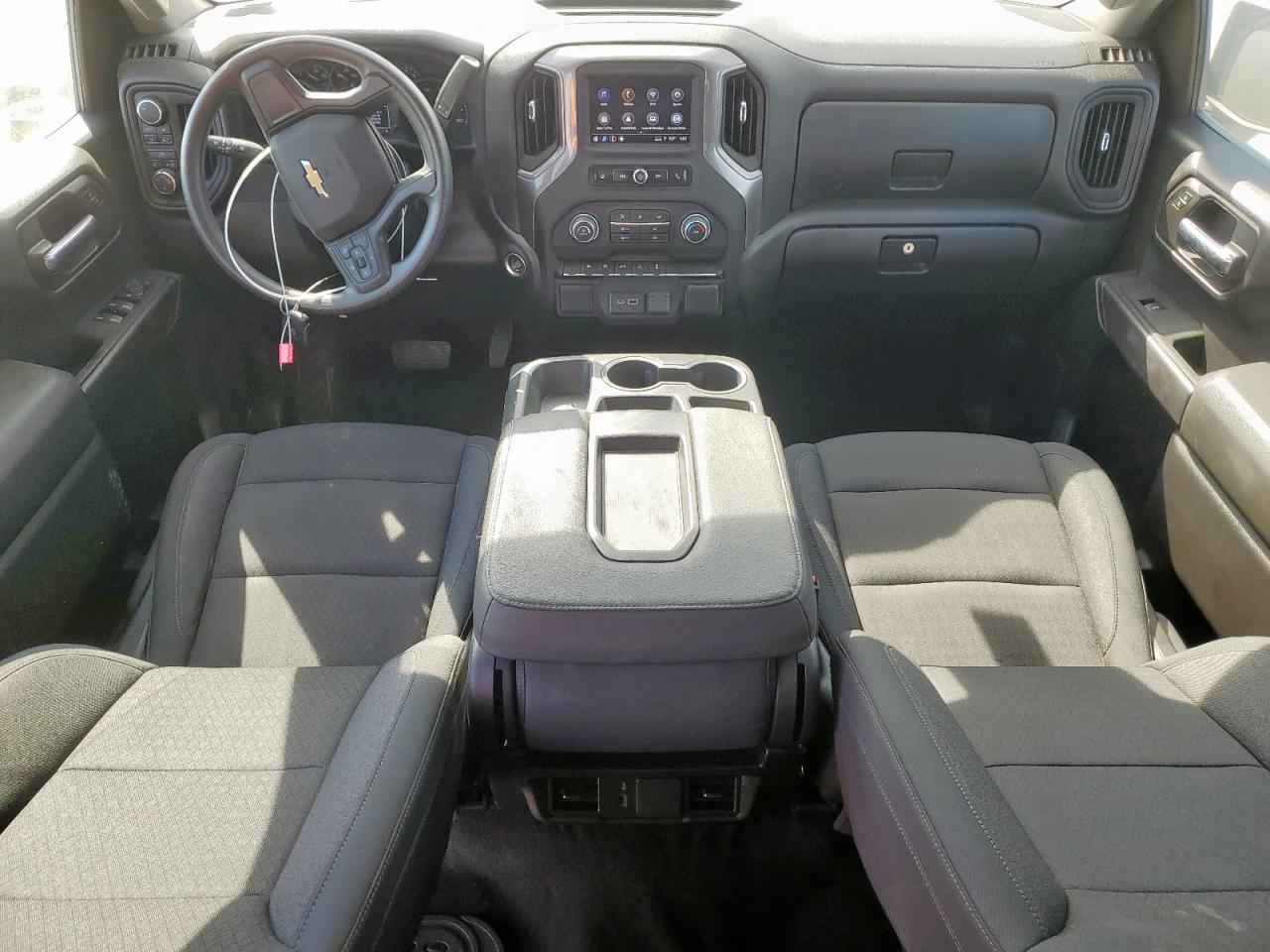 Chevrolet Silverado K1500 Custom Image 4