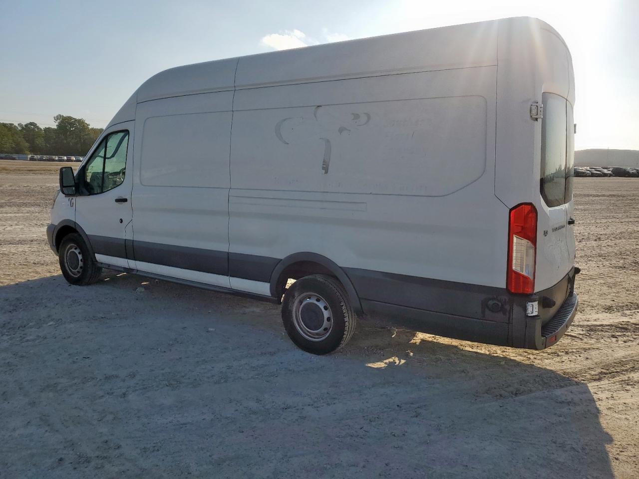 Ford Transit T-250 Image 6