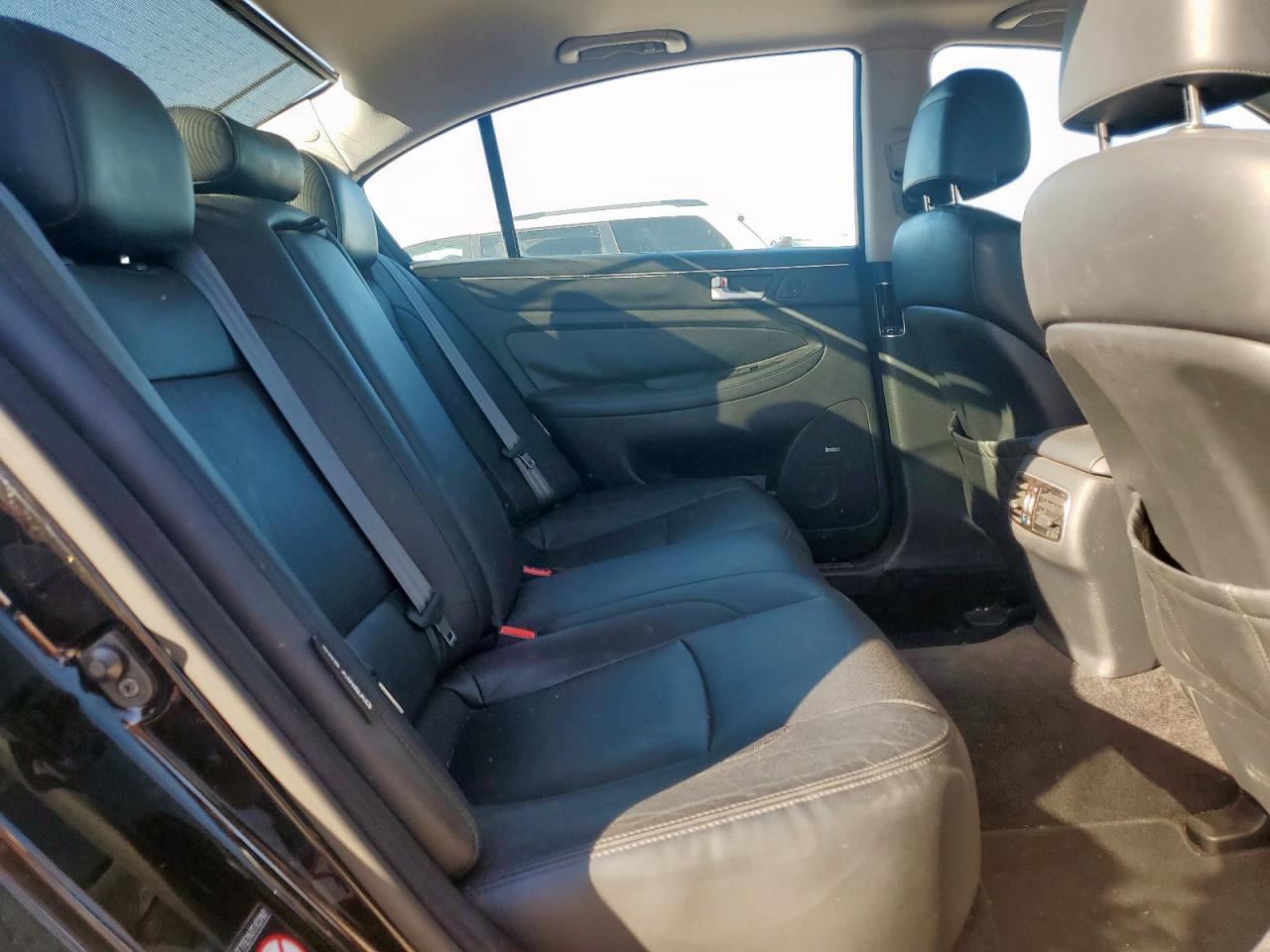 Hyundai Genesis 3.8l Image 12