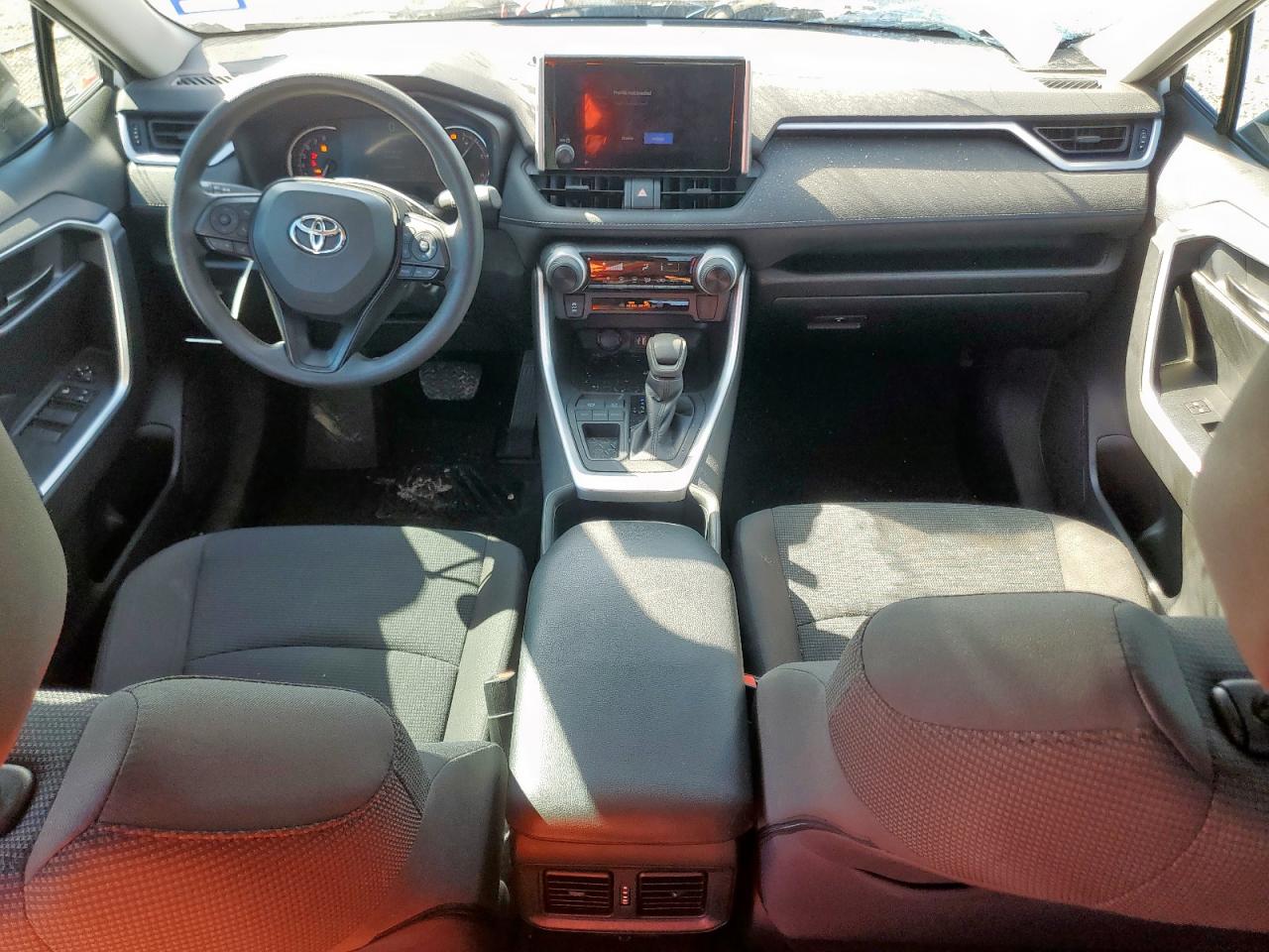 Toyota RAV4 Le Image 9