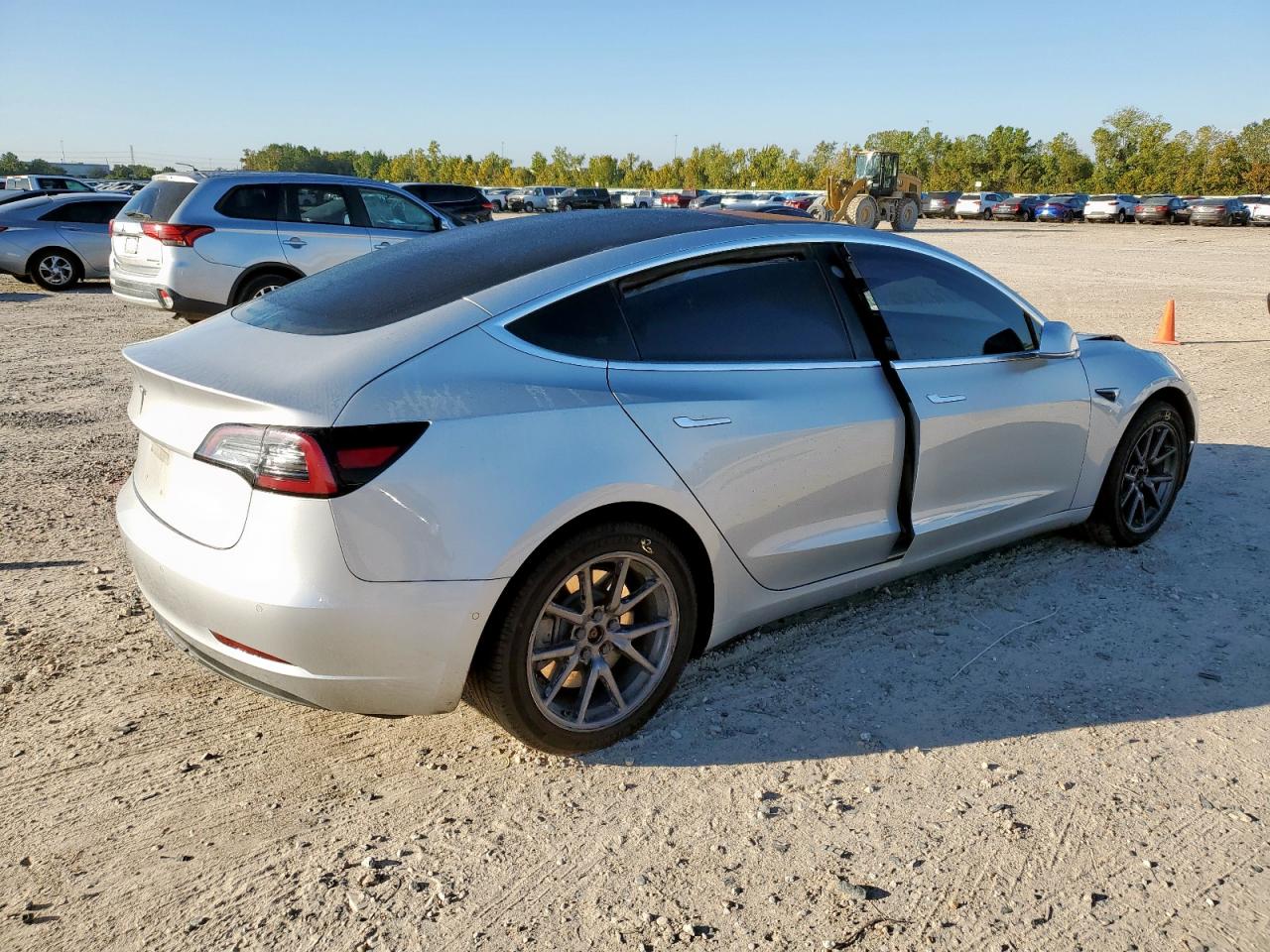 Tesla Model 3 Image 11