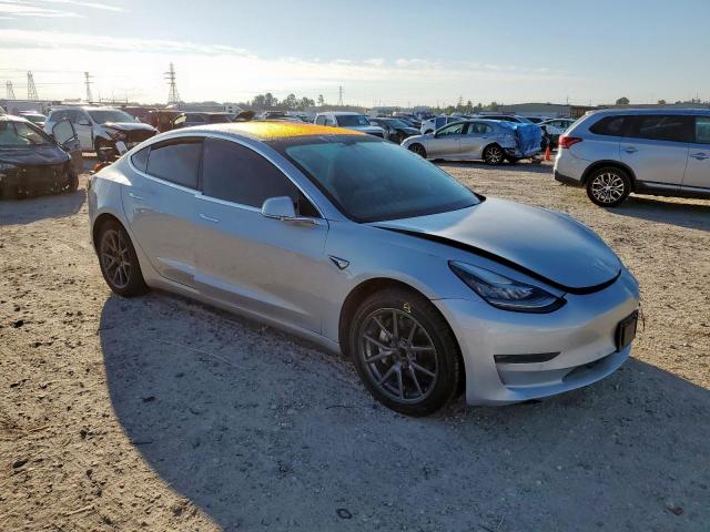 Tesla Model 3 Image 3