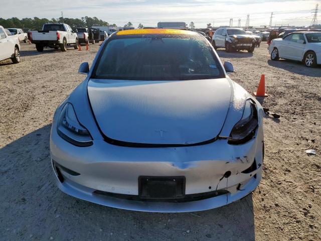 Tesla Model 3 Image 4