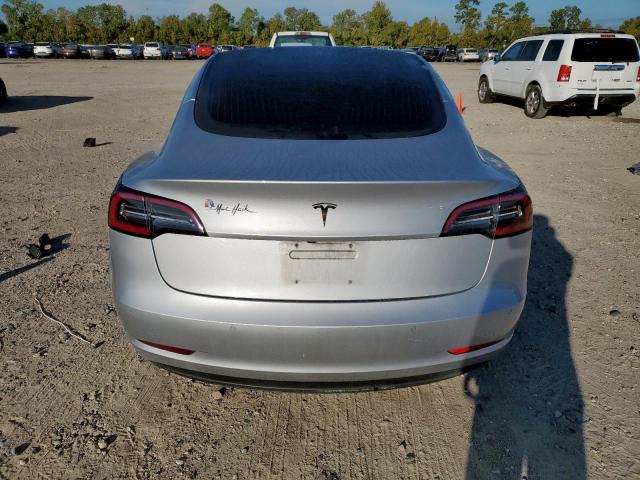 Tesla Model 3 Image 6