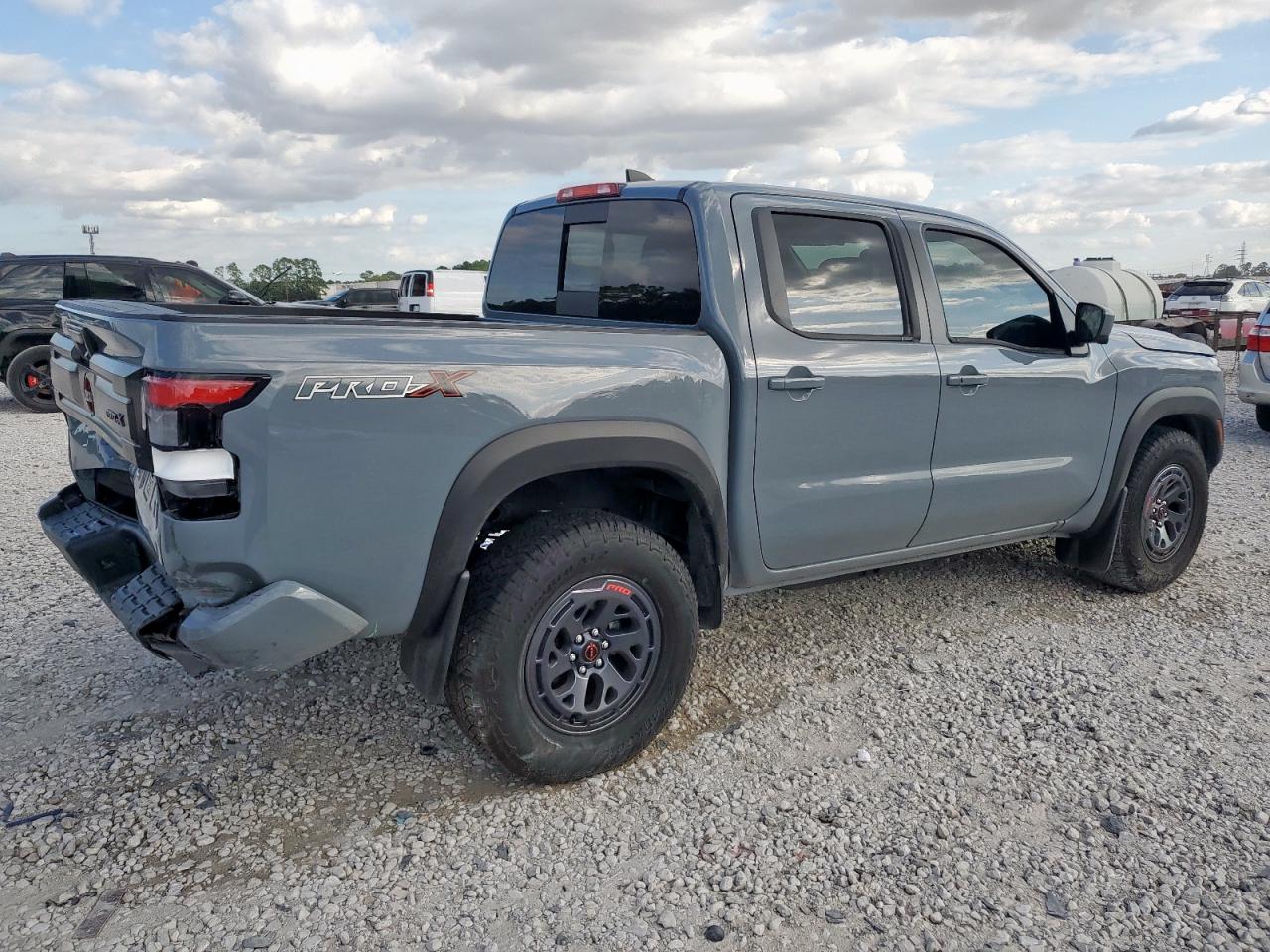 Nissan Frontier S Image 7