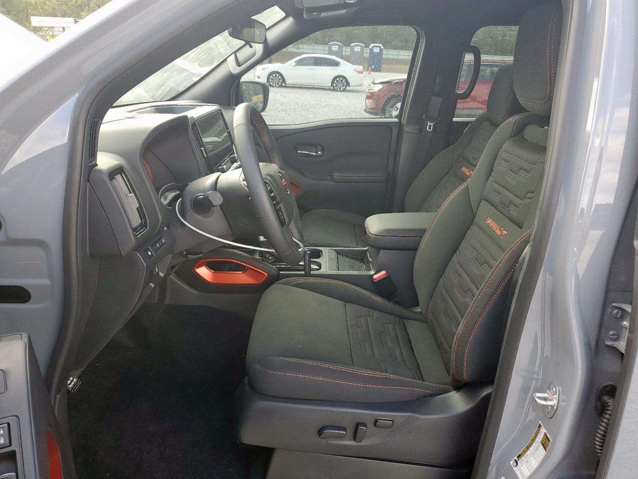 Nissan Frontier S Image 11