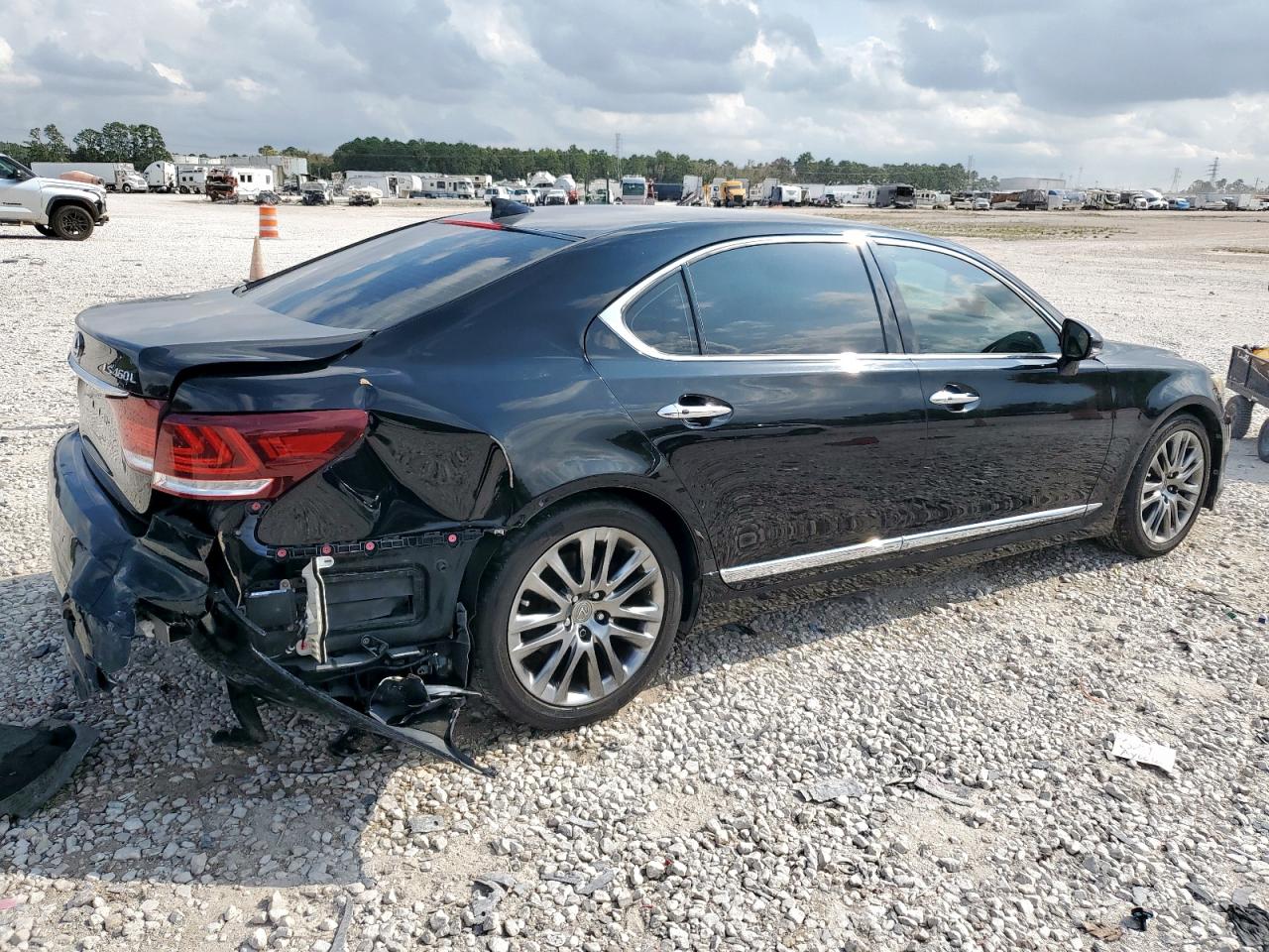 Lexus LS 460l Image 6