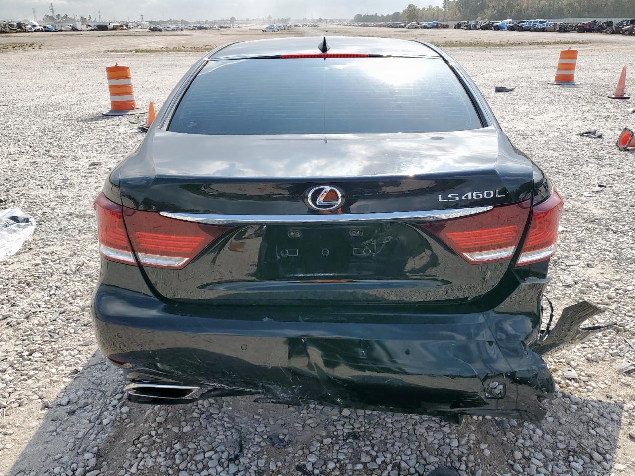 Lexus LS 460l Image 12