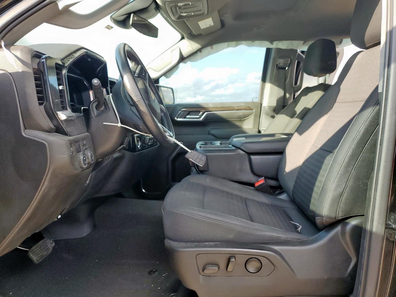 Chevrolet Silverado C1500 Lt Image 6