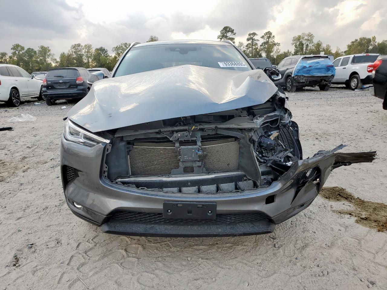 INFINITI Qx Luxe Image 3