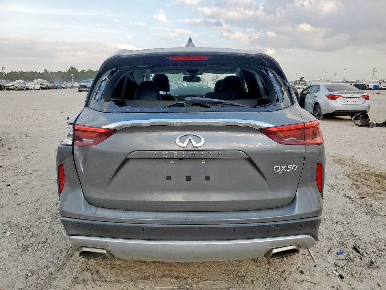 INFINITI Qx Luxe Image 4