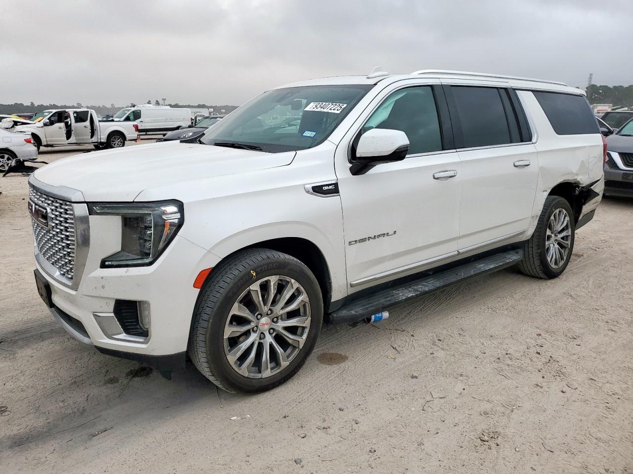 GMC Yukon Denali Image 1