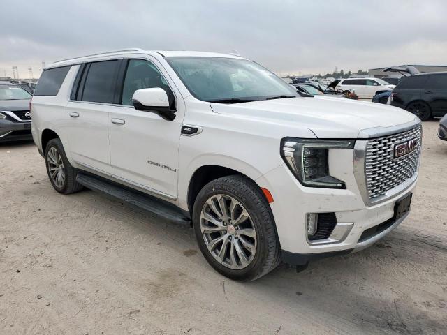 GMC Yukon Denali Image 2