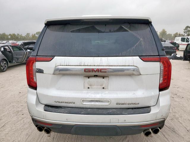 GMC Yukon Denali Image 11