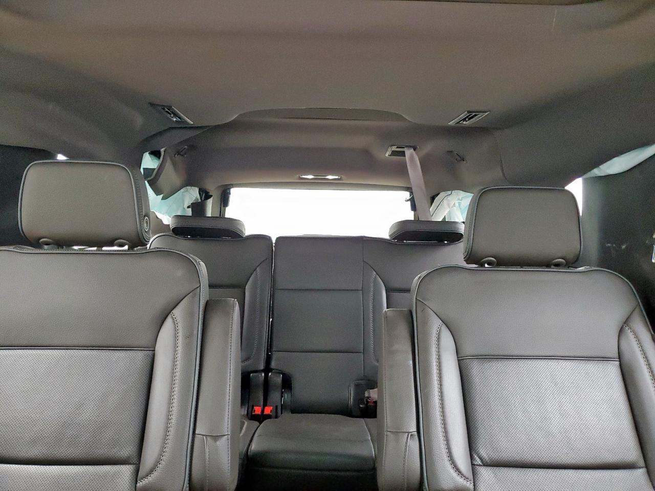 GMC Yukon Denali Image 13